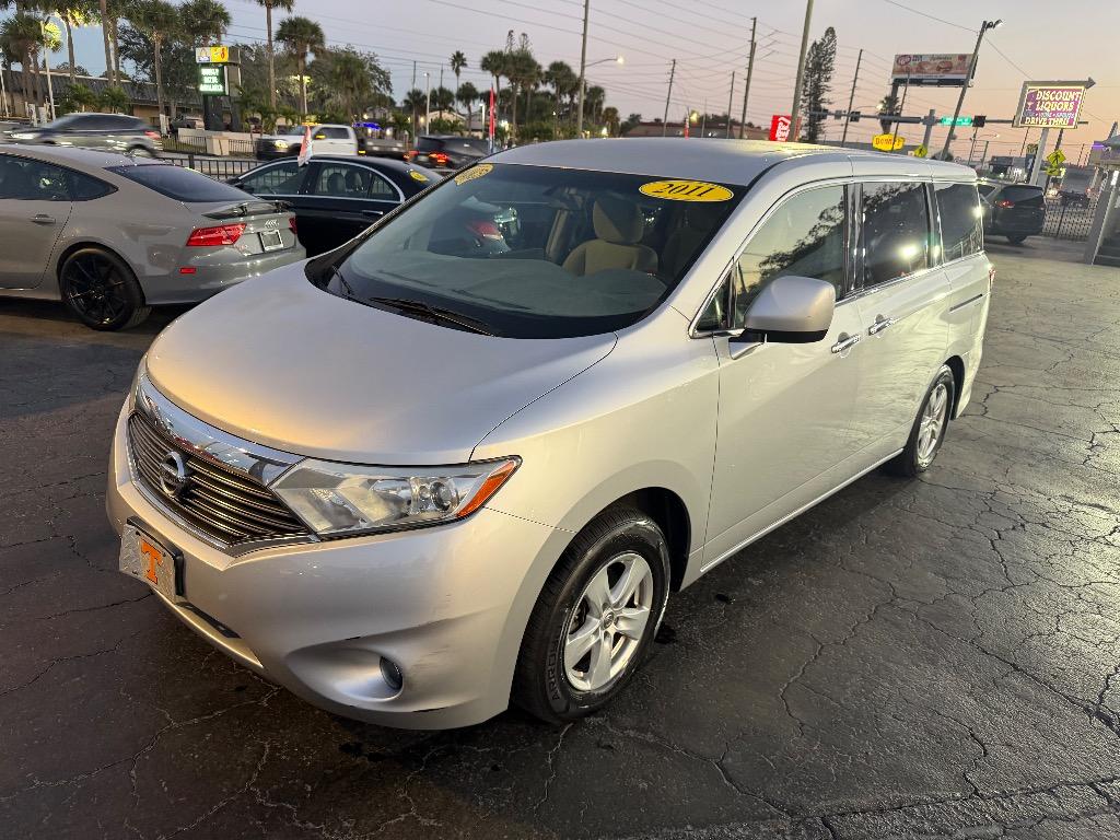 2011 Nissan Quest LE's photo
